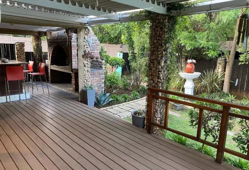 پانسیون Cottonwood Guesthouse Oasis