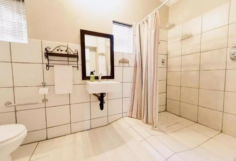 پانسیون Cottonwood Guesthouse Oasis