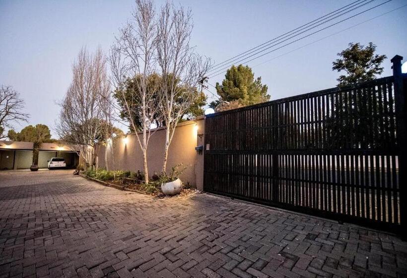 פנסיון Cottonwood Guesthouse Oasis