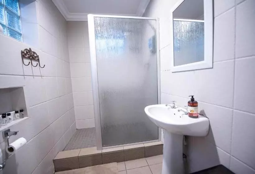 پانسیون Cottonwood Guesthouse Oasis