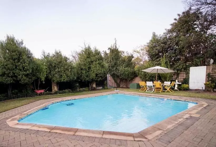 پانسیون Cottonwood Guesthouse Oasis