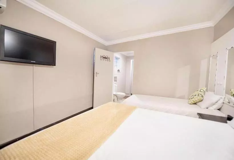 پانسیون Cottonwood Guesthouse Oasis