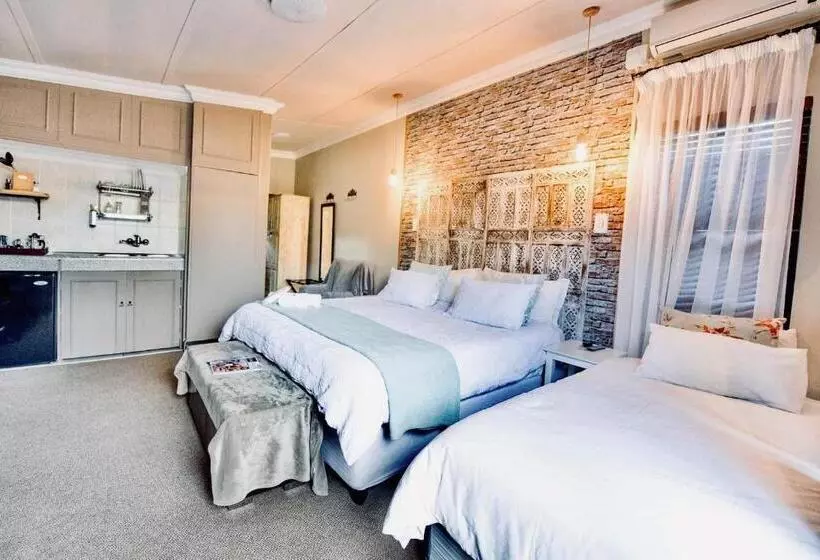 پانسیون Cottonwood Guesthouse Oasis