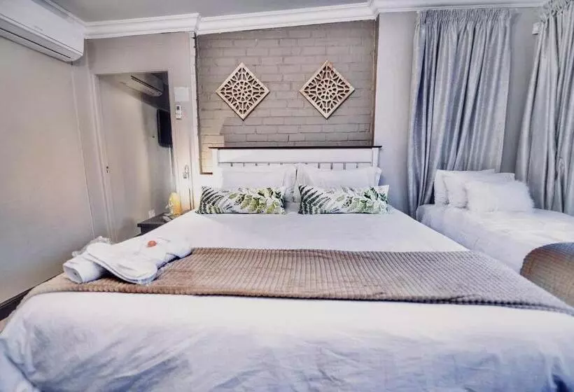پانسیون Cottonwood Guesthouse Oasis