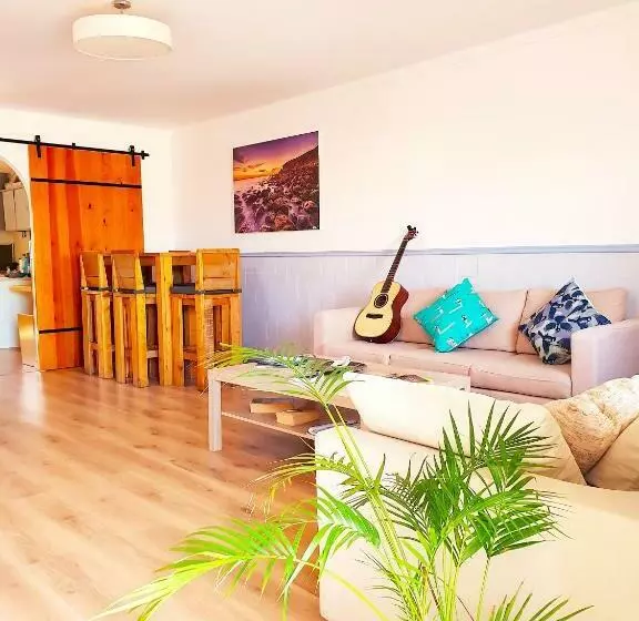 Majatalo Sandycamps Surf House