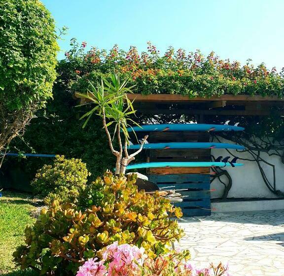 פנסיון Sandycamps Surf House