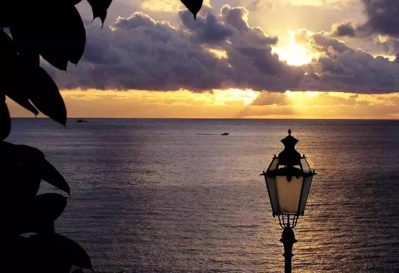 هتل La Camogliese