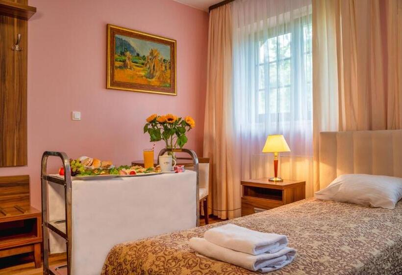 호텔 Modrzewiówka