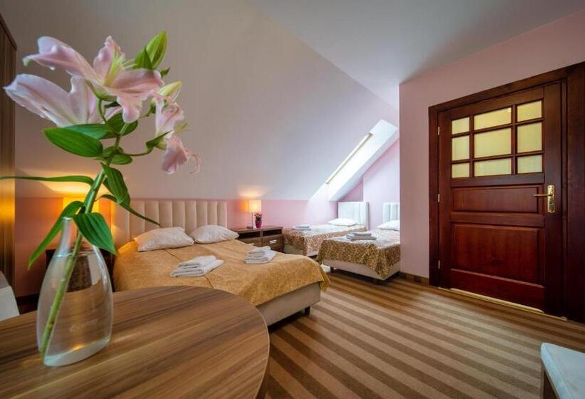 호텔 Modrzewiówka