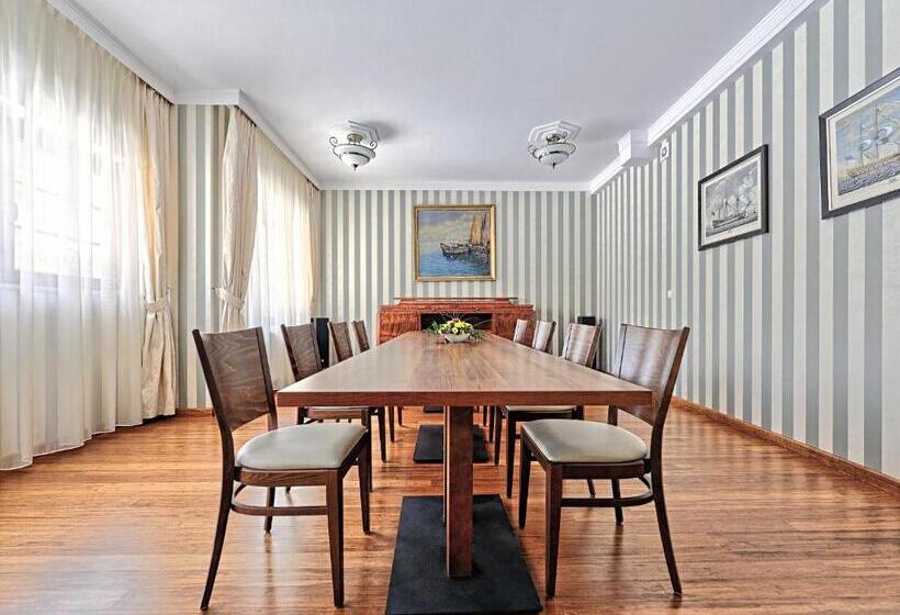 호텔 Modrzewiówka