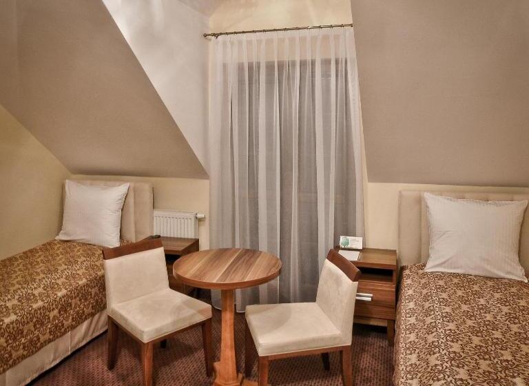 호텔 Modrzewiówka