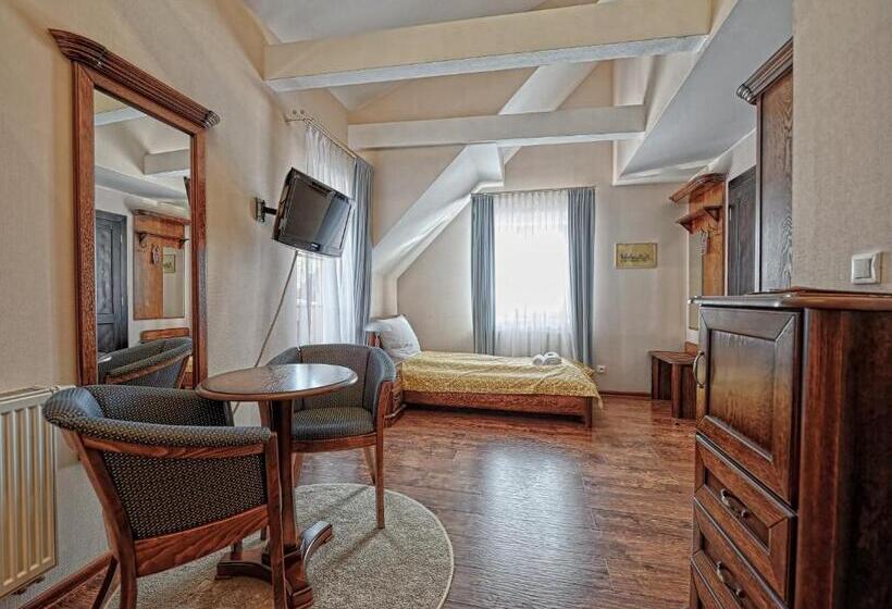 호텔 Modrzewiówka