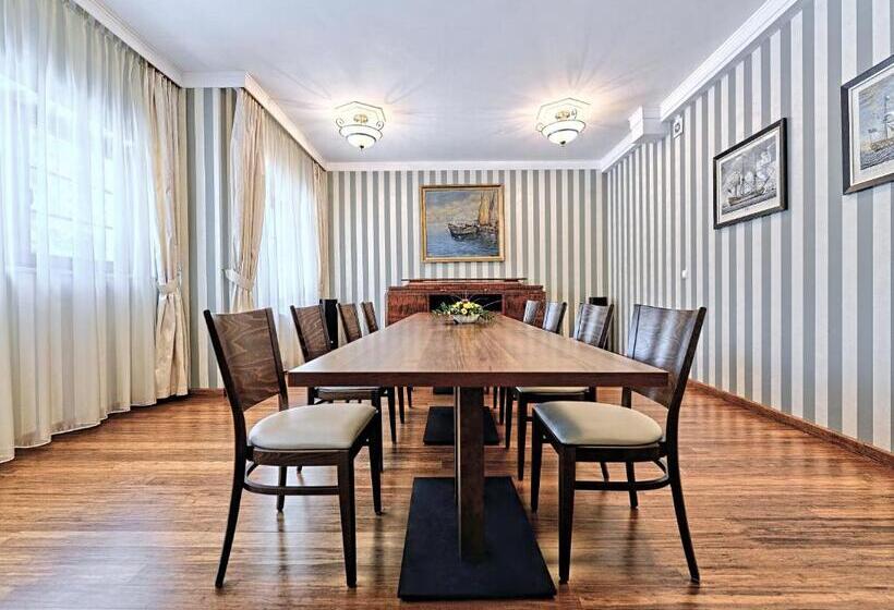 호텔 Modrzewiówka