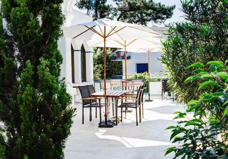 Отель The Originals Boutique La Villa Ouest & Spa