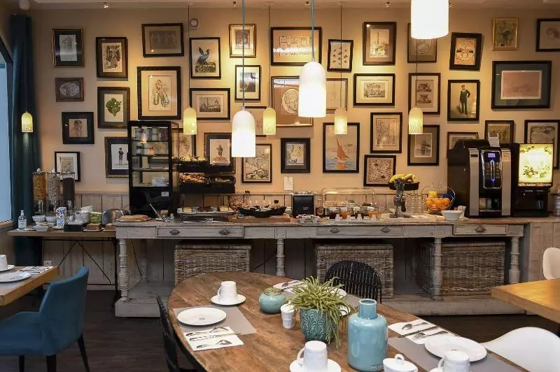 Отель The Originals Boutique La Villa Ouest & Spa