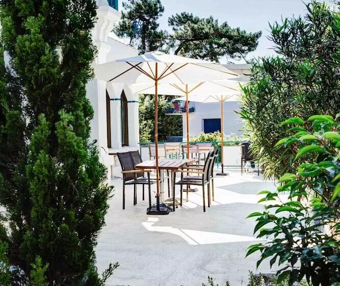 Отель The Originals Boutique La Villa Ouest & Spa