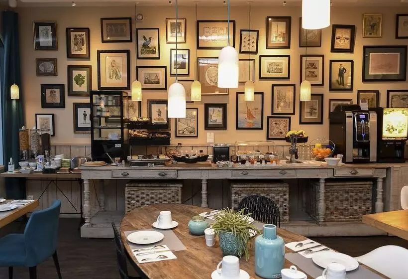 Отель The Originals Boutique La Villa Ouest & Spa