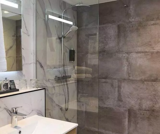 Отель The Originals Boutique La Villa Ouest & Spa