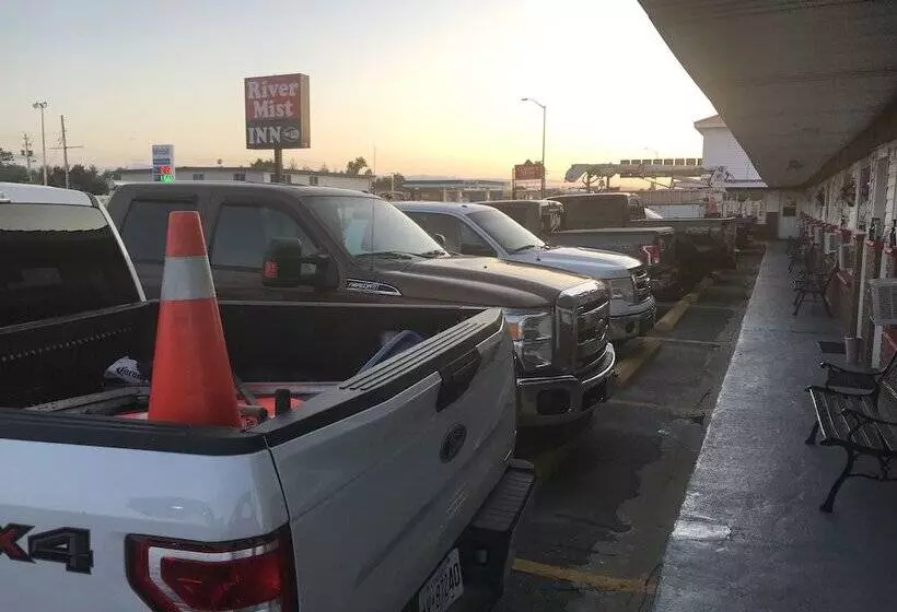 Motelli River Mist Inn