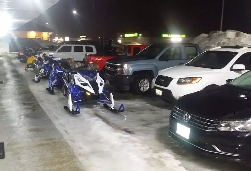 Motelli River Mist Inn