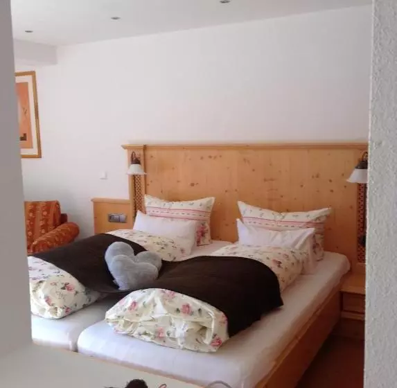 پانسیون Tourist Hotel Boehm