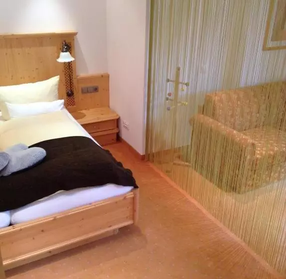 پانسیون Tourist Hotel Boehm