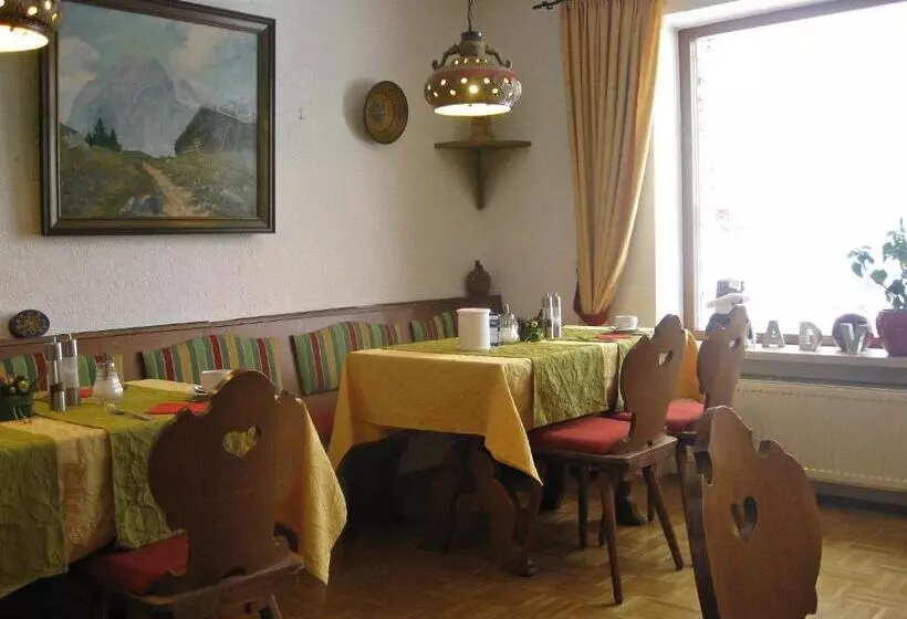 پانسیون Tourist Hotel Boehm