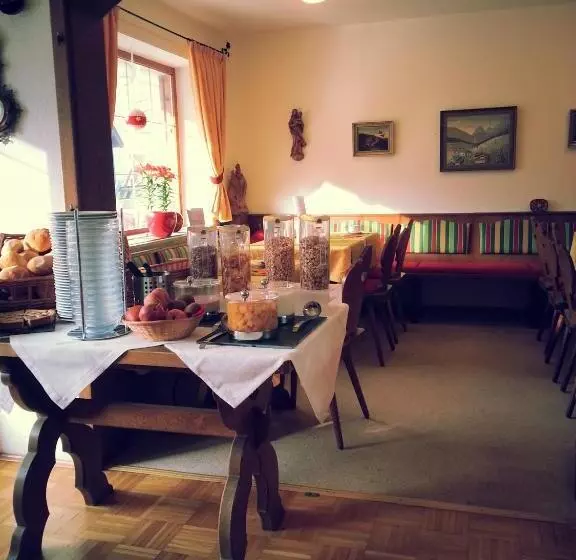 پانسیون Tourist Hotel Boehm