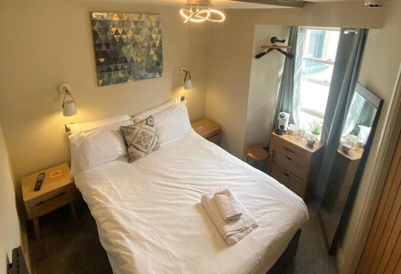 Bed and Breakfast The Hive At Poppi Red