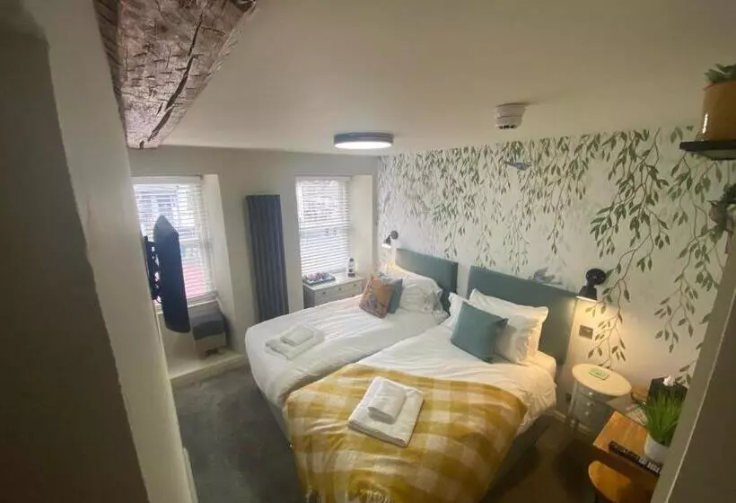 Aamiaismajoitus (B&B) The Hive At Poppi Red