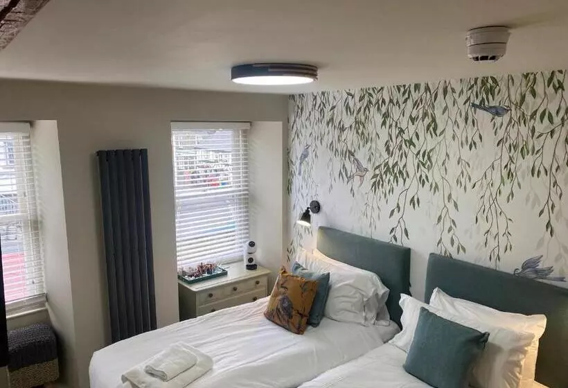 Aamiaismajoitus (B&B) The Hive At Poppi Red