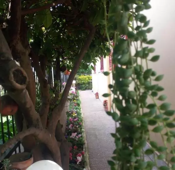 ベッドアンドブレックファースト Green Garden