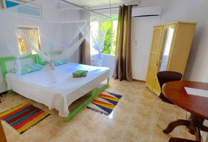 پانسیون Surf House