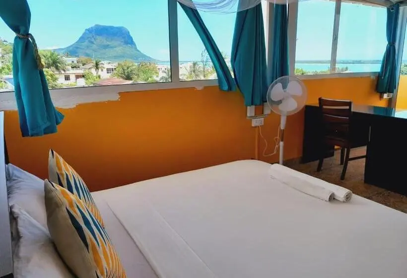 پانسیون Surf House