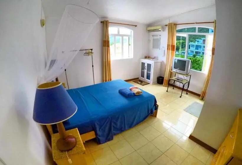 پانسیون Surf House