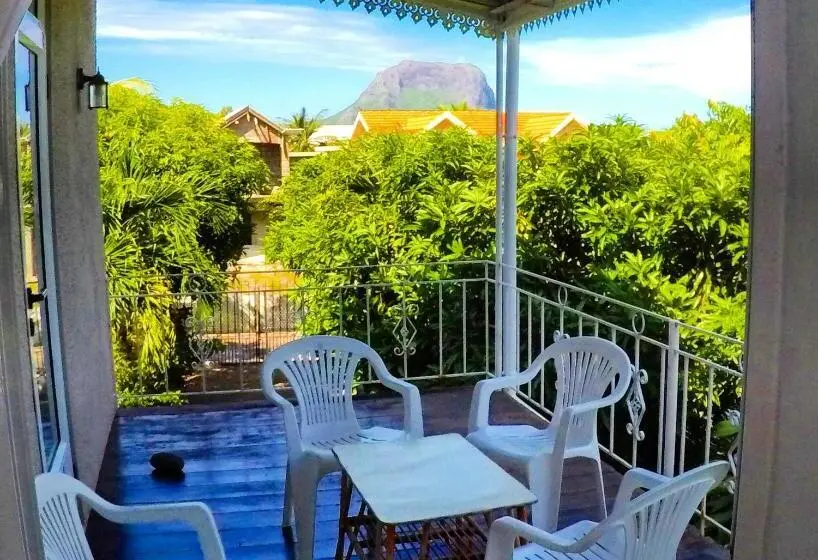 پانسیون Surf House