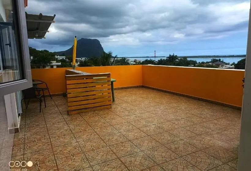 پانسیون Surf House