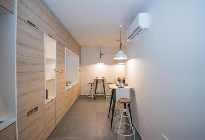 تختخواب و صبحانه Il Muro Vecchio Design