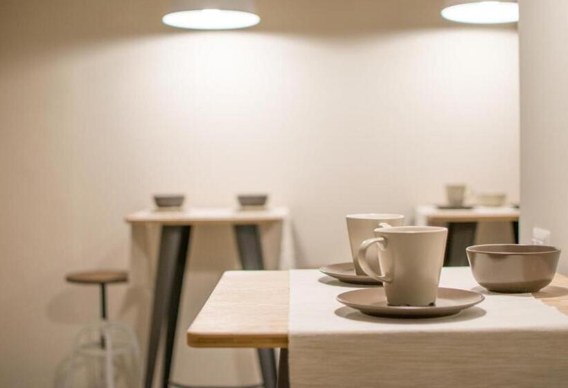 تختخواب و صبحانه Il Muro Vecchio Design