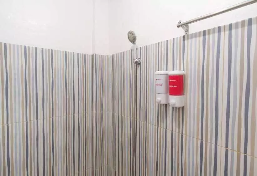 Hotelli Reddoorz @ Prince Jb Beach Resort Zambales