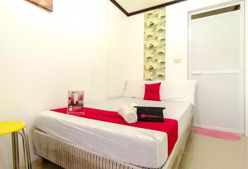 Hotelli Reddoorz @ Prince Jb Beach Resort Zambales