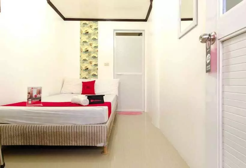 Hotelli Reddoorz @ Prince Jb Beach Resort Zambales