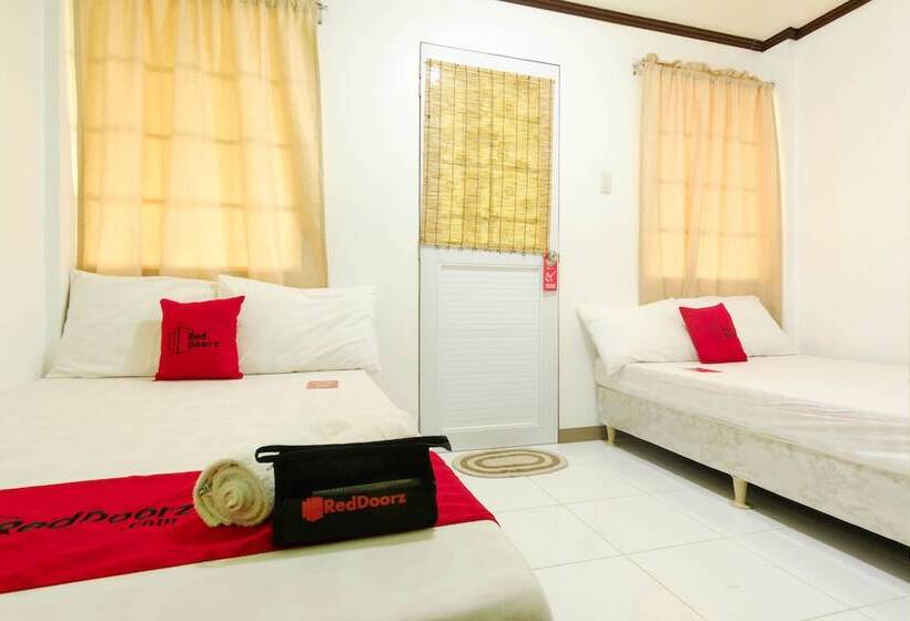 호텔 Reddoorz @ Prince Jb Beach Resort Zambales