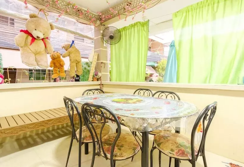 Hotelli Reddoorz @ Prince Jb Beach Resort Zambales