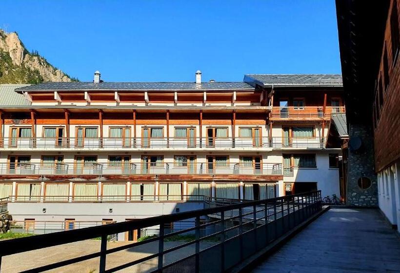 هتل Village Vacances De Val D Isère