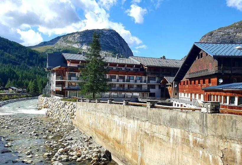 هتل Village Vacances De Val D Isère