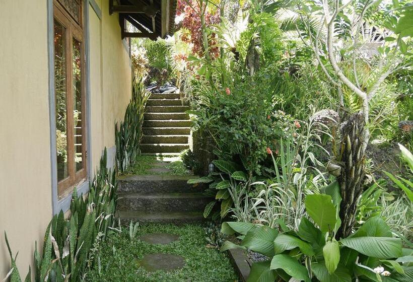 ペンション Embang Homestay