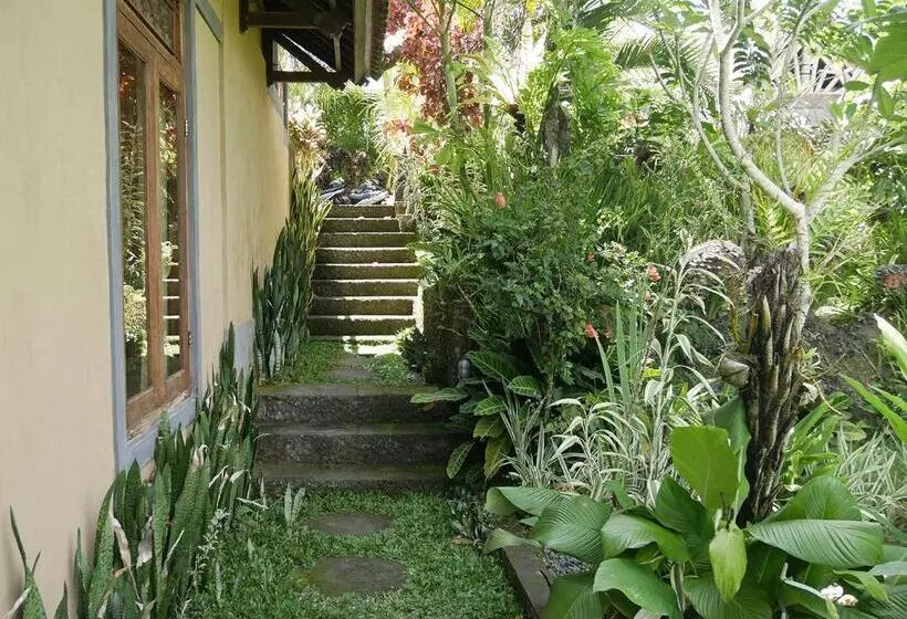 ペンション Embang Homestay