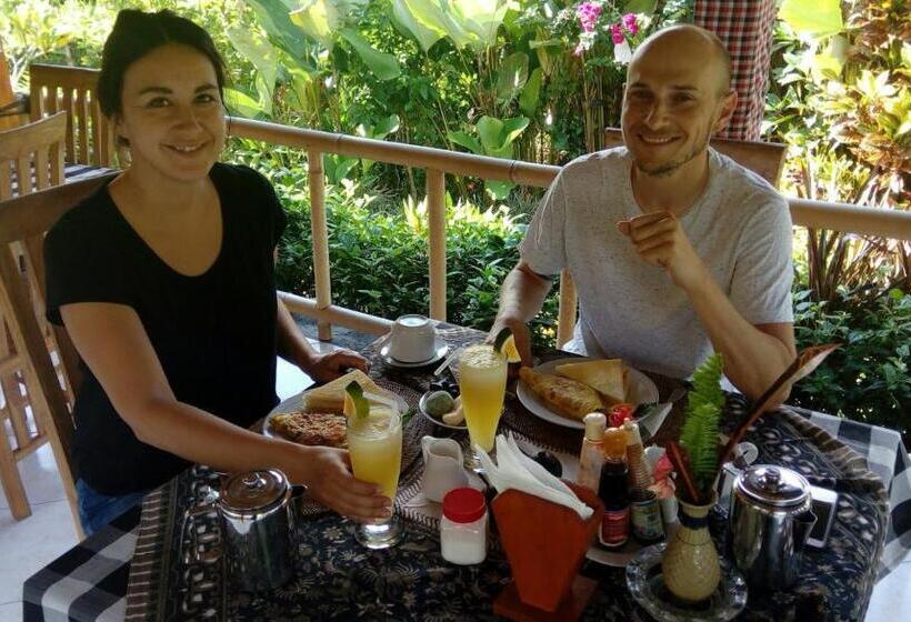 ペンション Embang Homestay