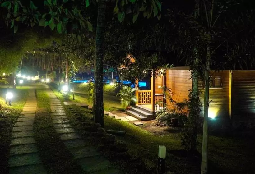 ペンション Room In Guest Room   Lakerose Wayanad Resort   Superior Lake View
